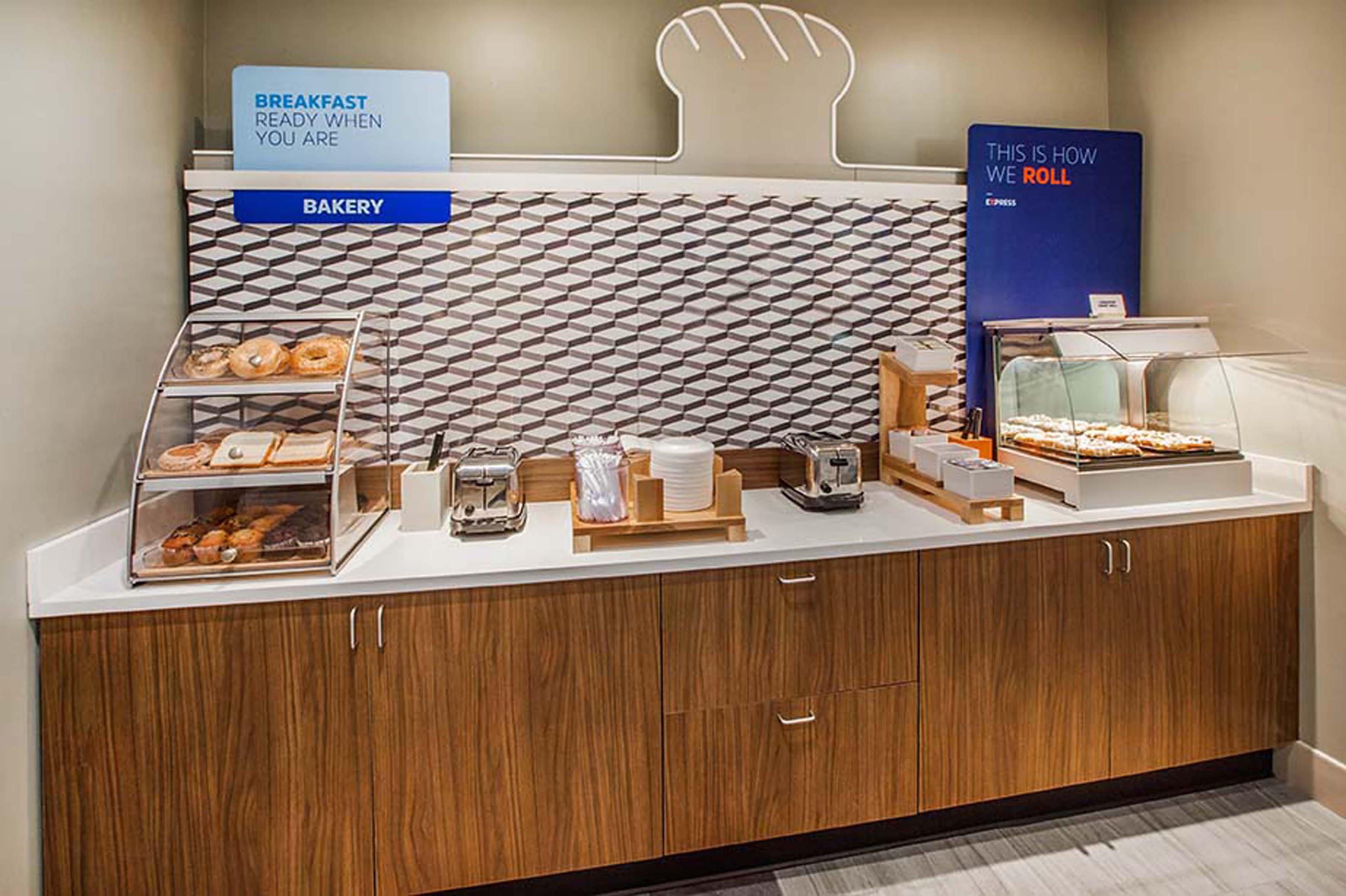 Holiday Inn Express & Suites - Huntsville Airport By Ihg Madison Eksteriør billede