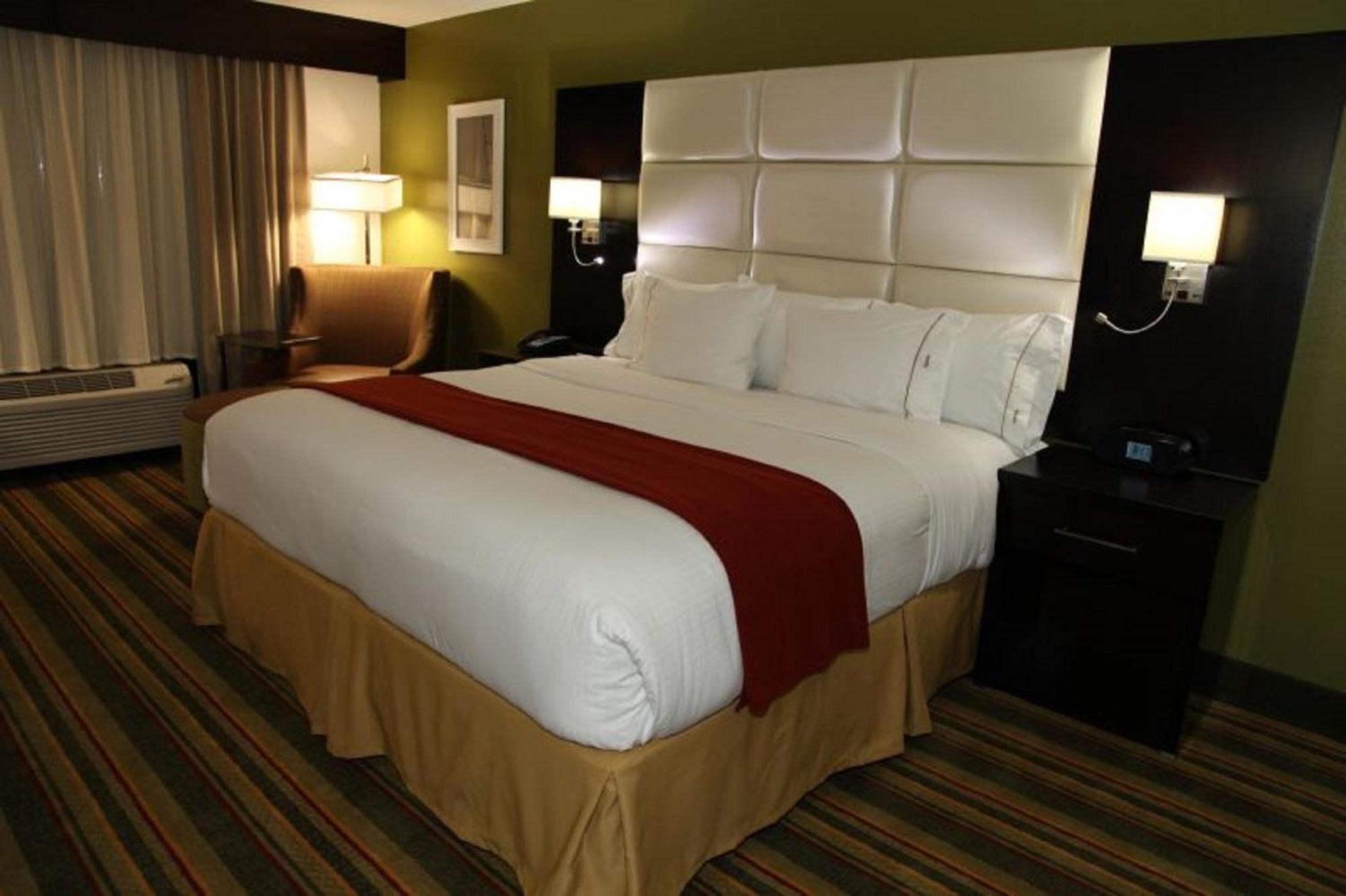 Holiday Inn Express & Suites - Huntsville Airport By Ihg Madison Eksteriør billede